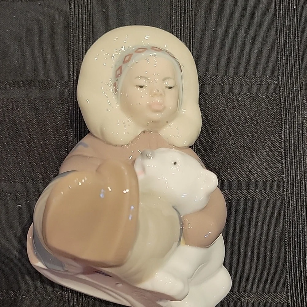 Lladro Eskimo child w Polar Bear - Picture 2 of 7